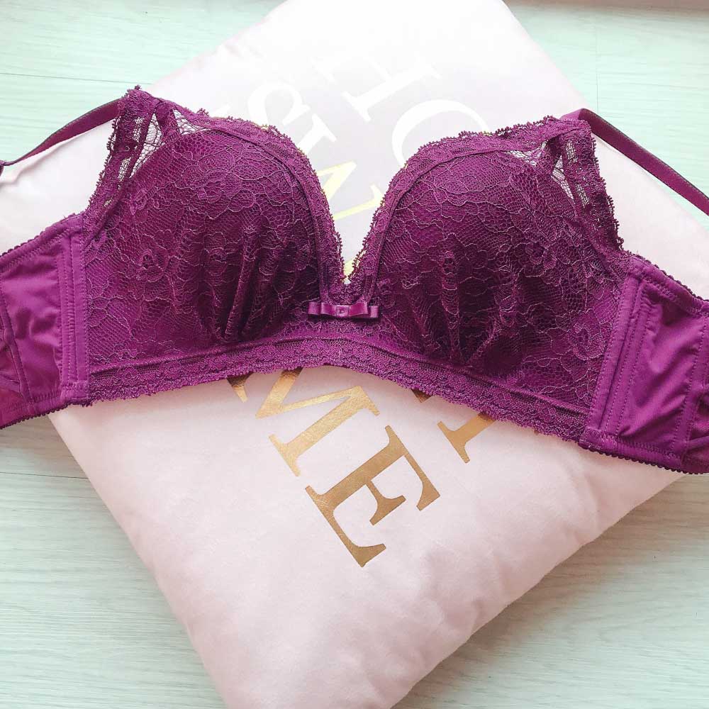 ［此商品頁為單內衣販售］輕柔舒壓，機能包覆！深溝低脊心剪裁，加高側邊設計，胸口舒適不壓迫，穩固兩側，減少移位，土台加高2cm，穩定貼合，增加胸下支撐力，獨家貼心加贈：繞脖細帶+延長背釦，線上客服lin