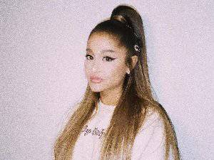 Ariana Grande Demo di Jalanan untuk George Floyd