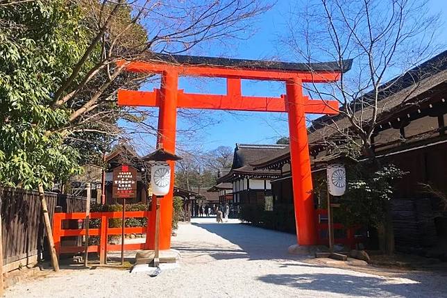 全日本最夢幻御守 下鴨神社 蕾絲御守 放在陽光下絕美度爆表 給妳最強的結緣能量 女子力要up就靠它 Walker Line Today