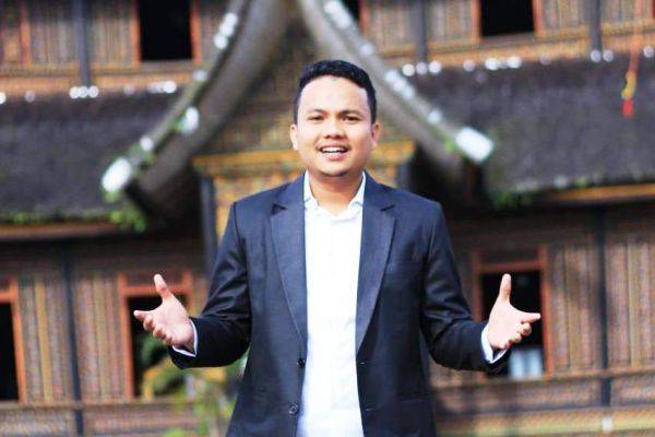 Pri Menix Dey, akrab dipanggil Menix adalah salah satu sarjana muda Fakultas Peternakan IPB yang berani berjalan di jalan sunyi.