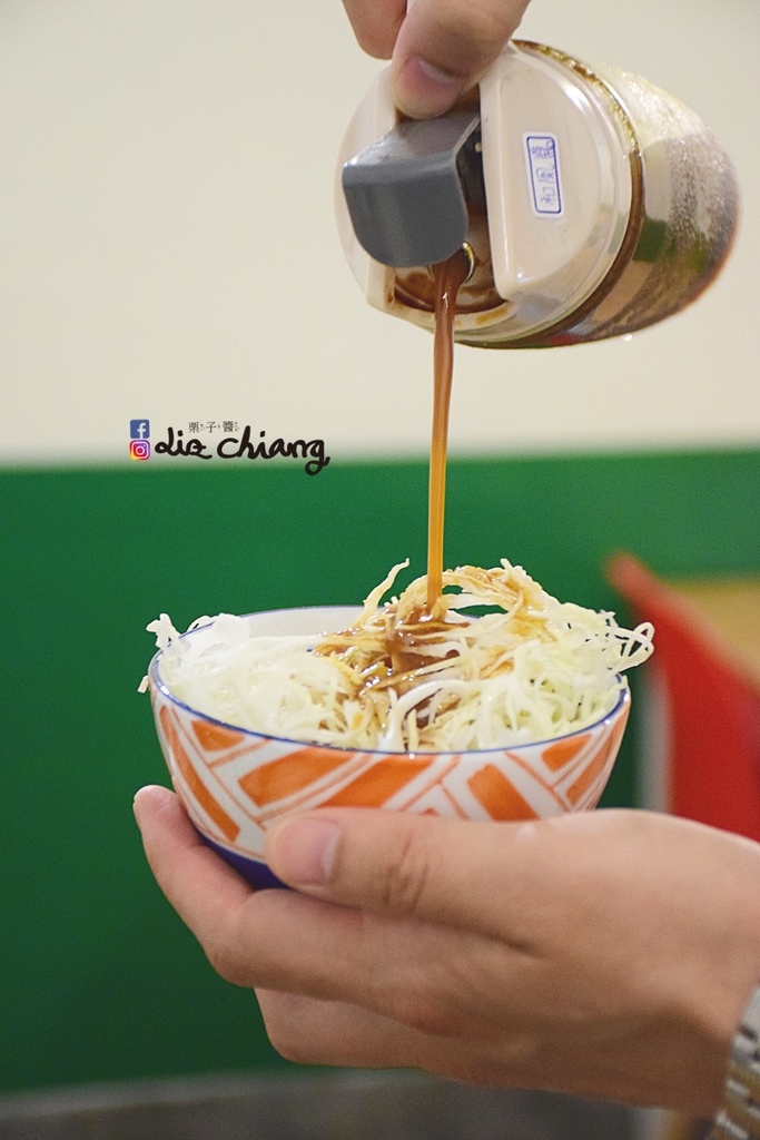 【台中北區美食】安羽軒食堂DSC_0135Liz開懷大笑看世界.JPG