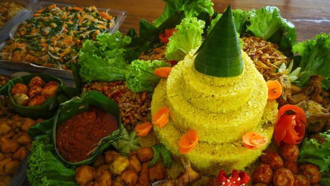 Filosofi Tumpeng Nasi Kuning Dan Lauk Pauknya Yang Mengandung Nilai Nilai Luhur Fimela Line Today