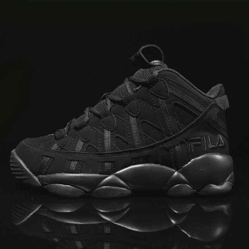 品牌：FILA品名： FILA SPAGHETTI95 籃球鞋-黑材質：合成皮FILA BARRICADE XT 97 中性復古籃球鞋-米白2019 韓國熱銷新鞋款FILA BARRICADE XT 