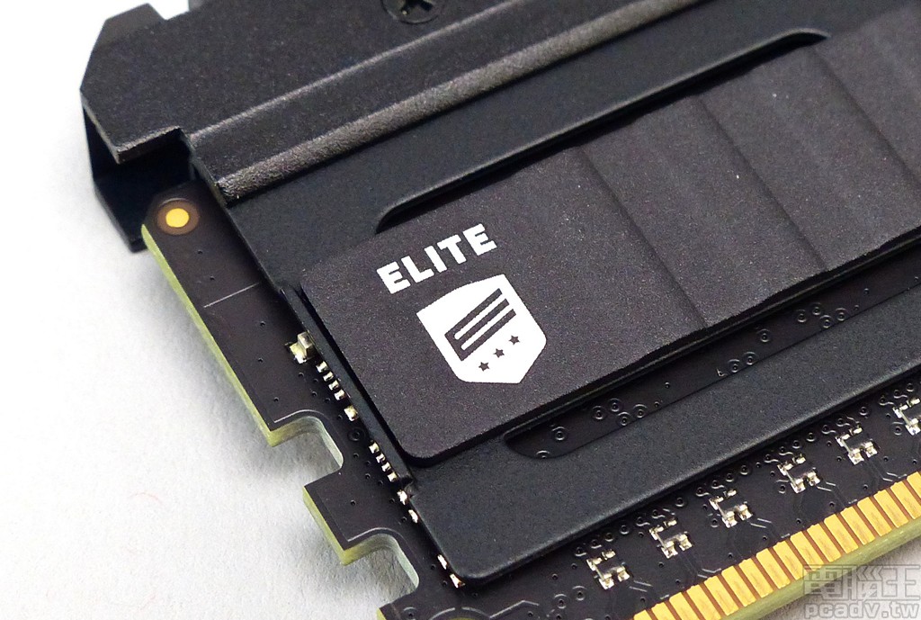 ▲ 散熱片一隅印製 3 線 3 星的 Elite 標誌。