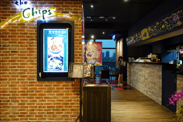 美式聚餐-the chips美式餐廳信義ATT店，ATT 4 FUN餐廳推薦，有台北101夜景、好喝啤酒和調酒適合上班族聚餐小酌的台北信義區美式餐廳