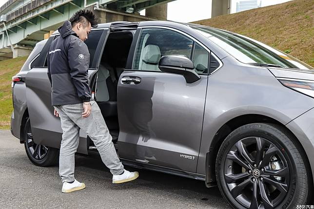 1p 多p都開心 豐田sienna Xse試駕 81汽車交易網 Line Today