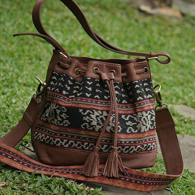 Tampil Trendi dengan Bucket Bag Yuk!