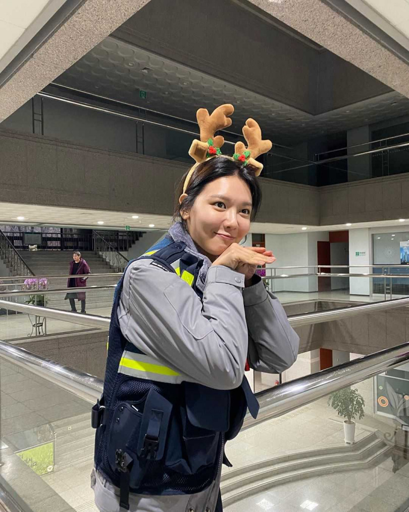 現實為截拳道高手的張赫在《如實陳述》坐著辦案，而不擅跑步的秀英卻有不少追逐戲。(圖/OCN)