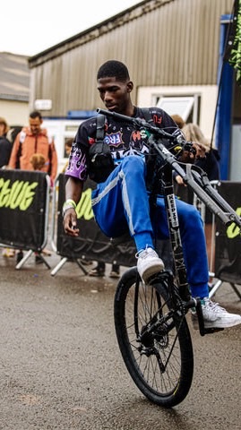 ストリート文化ウィリー自転車やバイク