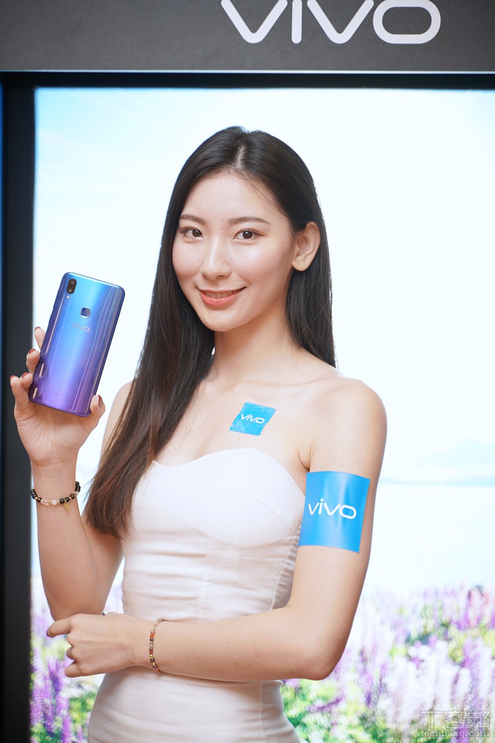 2,500萬畫素自拍鏡頭、7種AI智慧拍照功能，Vivo V11／V11i 在台上市