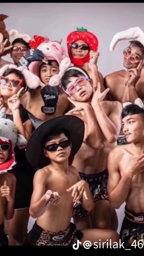 คลั่งรักบางแสนไฟล์คลับ