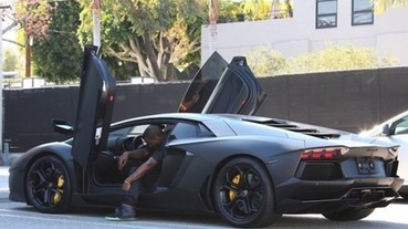 大車拼！演藝圈 10 大最昂貴超跑...原來都在他們手上