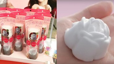 去日本非買不可！可擠出整朵玫瑰花的潔顏泡，讓洗臉變得好療癒～