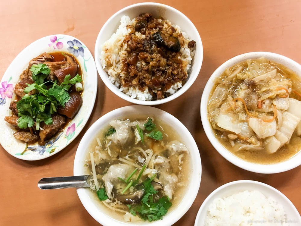 晴光市場, 晴光商圈, 中山國小站, 台北美食, 豬腳飯, 滷肉飯, 黃記, 民權西路站美食