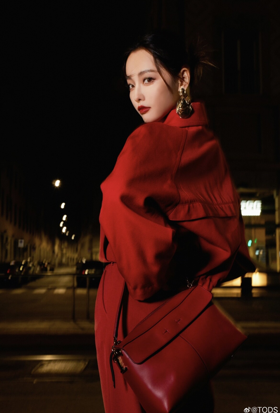 米蘭時裝週上的大陸女星：趙露思Versace展現雙重魅力、張柏芝現身Tomford美翻全網！