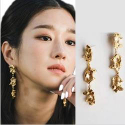 ◎商品特色,925銀針小巧精緻,韓劇女主角同款長型修飾臉型|◎|◎品牌:HANA梨花品牌定位:流行品牌適用性別:女生種類:耳環款式:穿式/針式材質:925純銀尺寸:5CM流行元素:植物花卉顏色:銀色系