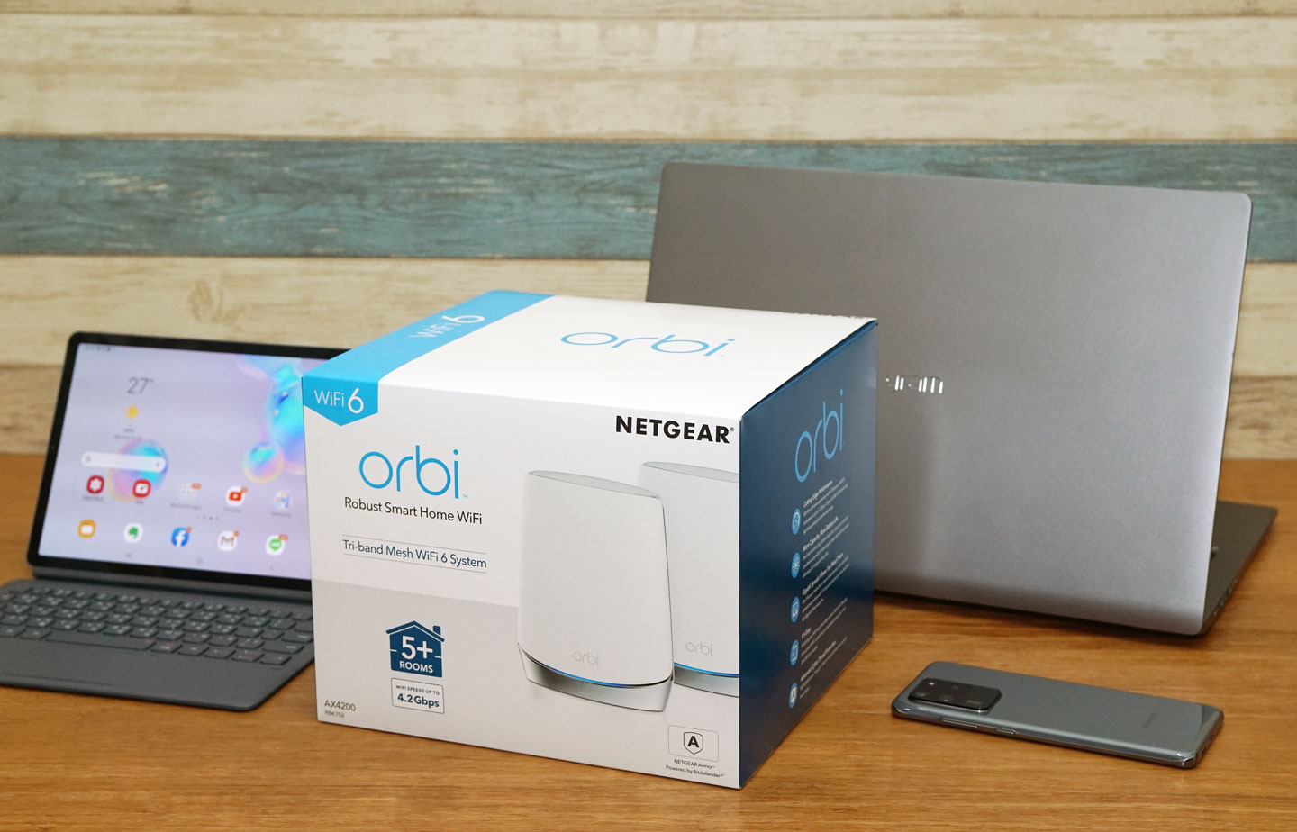 零死角收訊與優異網速：NETGEAR Orbi AX5400 三頻 Wi-Fi 6 延伸系統（RBK752）開箱與深度評測！