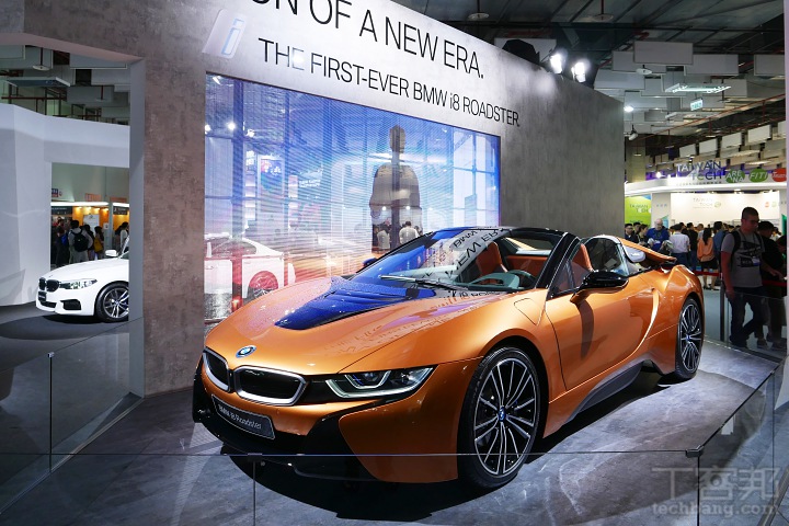 BMW i8 Roadster油電跑車現身Computex世貿三館，售價台幣1,068萬元的神車 多圖動眼看！