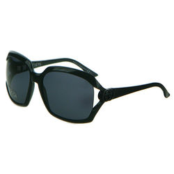 ◎簡約造型風！|◎|◎品牌定位:國際精品品牌:GUCCI種類:眼鏡類型:太陽眼鏡/墨鏡款式:方框框型:全框鏡框材質:醋酸纖維鏡框材質說明:醋酸纖維/鋁合金鏡片材質:樹脂顏色:黑色系功能:抗UV總面寬(