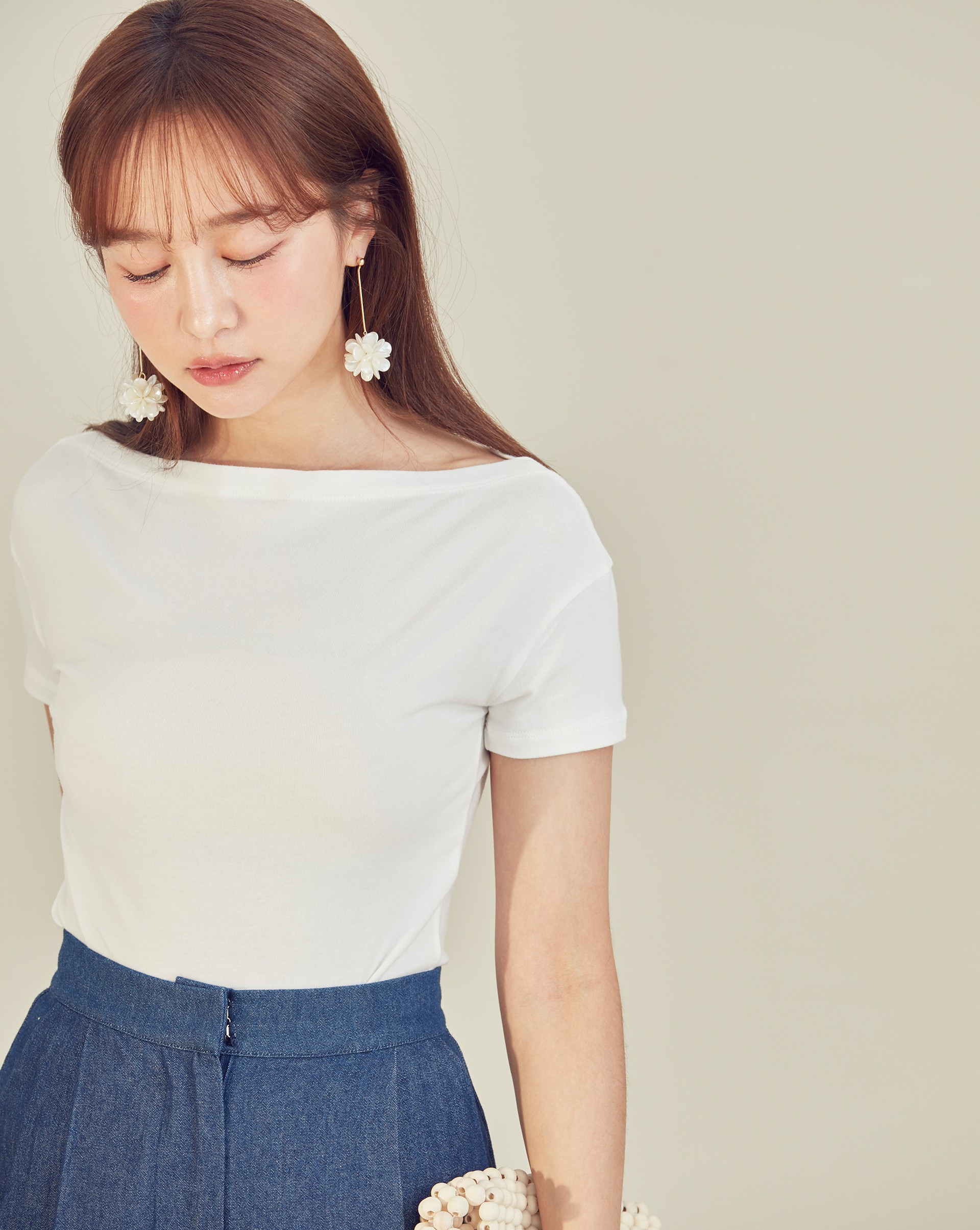 一字領設計/親膚質料/白色會透須著淺色內搭