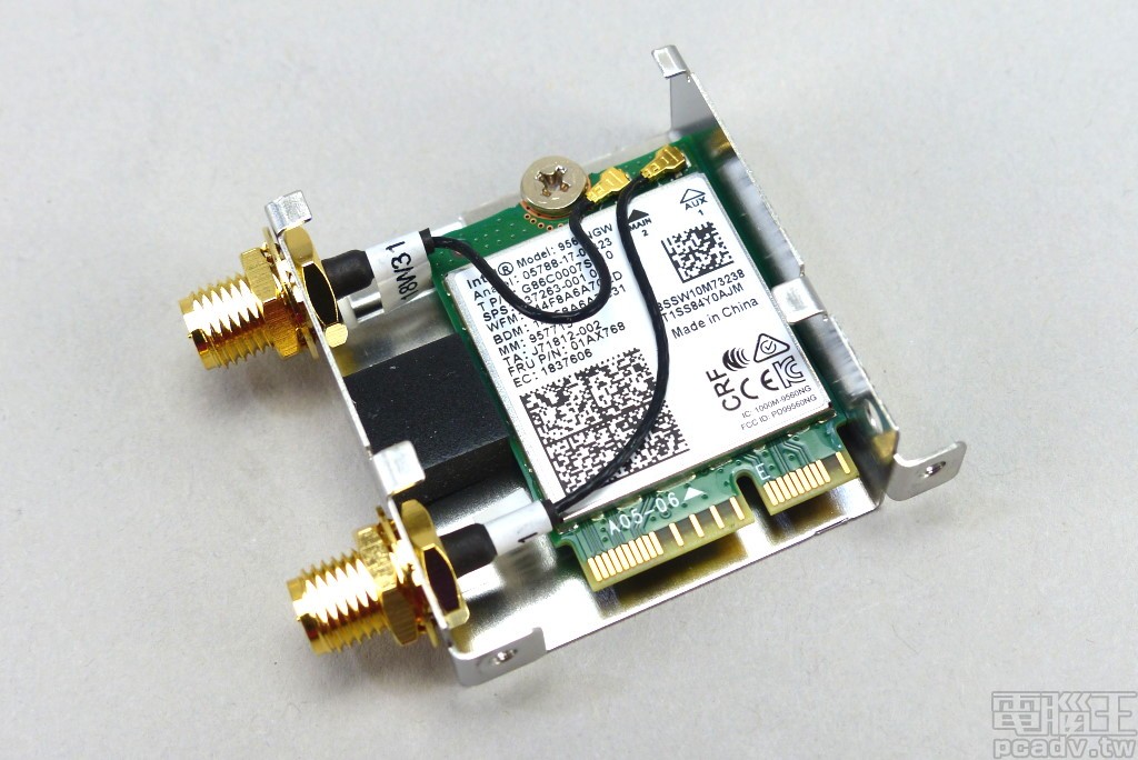 無線網路安排 Wireless-AC 9560，802.11ac 雙空間流 160MHz 最高支援 1.73Gbps 連線速度，並包含藍牙 5.0 功能