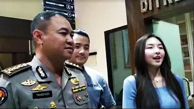 Awkarin dan Ruth Stefani Diperiksa Polisi