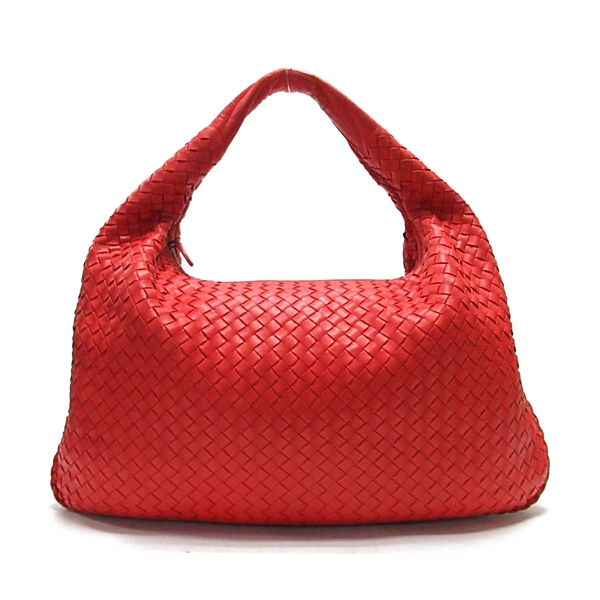 九成新 邊角皮革有些許磨痕 包身有幾處髒汙 內裡有明顯金色髒汙原子筆劃痕