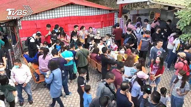 南投 泡麵土地公 旺翻連假吸10萬人狂吃5萬碗麵 Tvbs Line Today