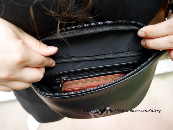 情侶穿搭【ROBINMAY】夢特消光騎士胸包 情侶版 #RM情侶胸包 #西門武昌旗艦店 (12).JPG