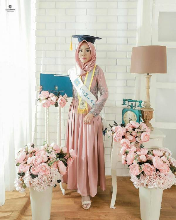 Hijab Kebaya Warna Krem