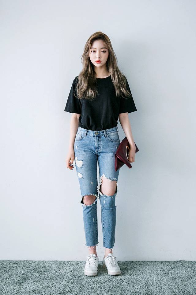 Spiceee.net | 30 แฟชั่นยีนส์ขาดที่เข่า "Ripped Knee Jeans" สวยเท่เซอร์  แซ่บทุกลุค !