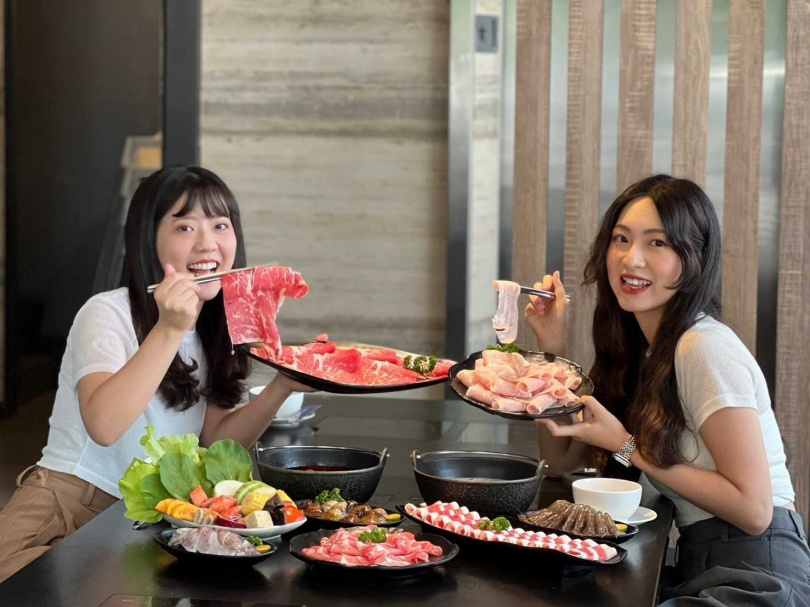 築間幸福鍋物西門町店推出「美國濕式熟成霜降牛肉鍋+鮮菇奶香湯底」獲得經典鍋物組人氣票選TOP10