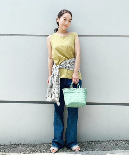 喜愛日系穿搭不可錯過小撇步！混搭3款品牌絲巾打造多變時髦形象2