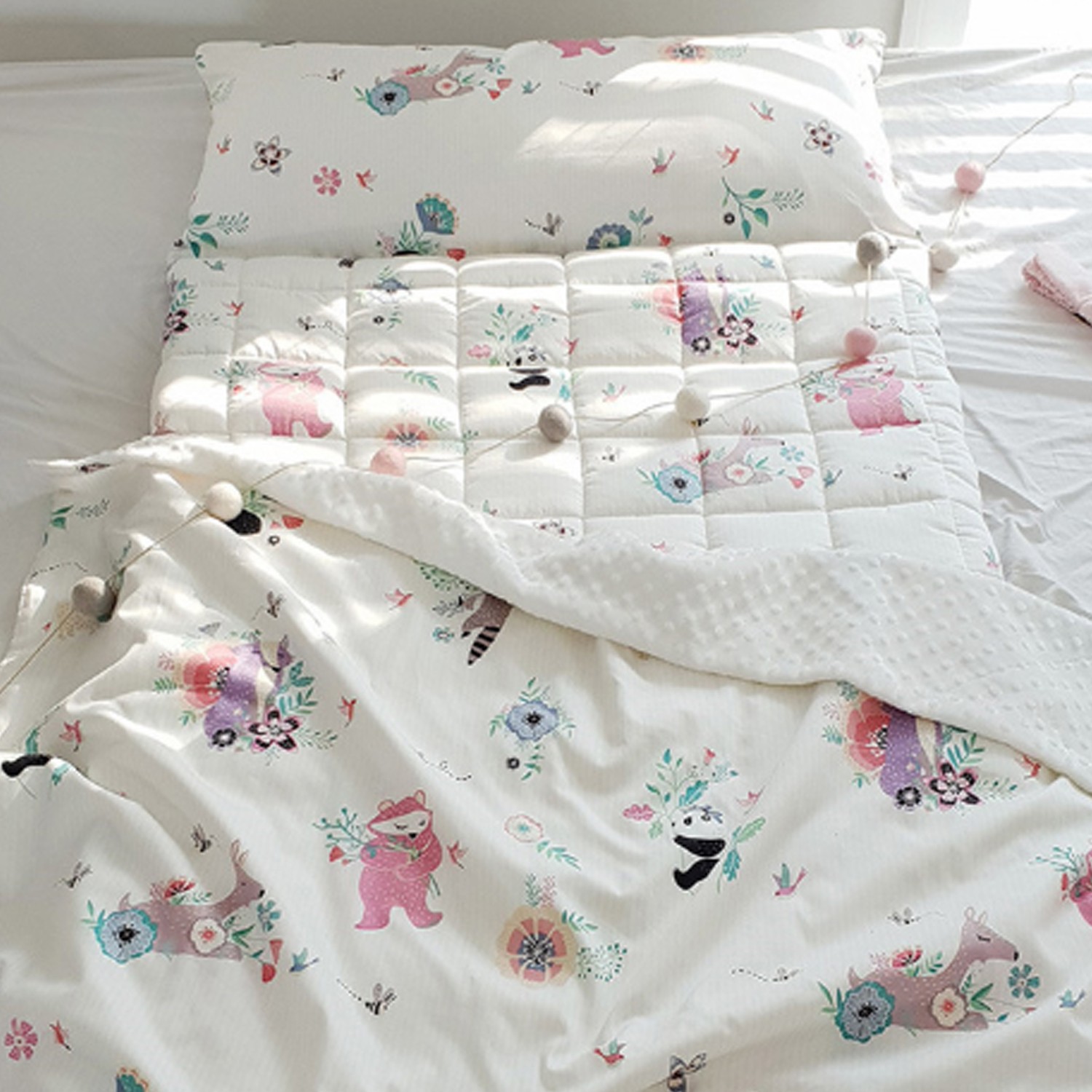 正韓Formongde超人氣品牌 ♥ 破萬則好評。四季舒適純棉 x 夏日涼感嫘縈。聚酯填充加厚，蓬鬆輕量好收納;Formongde也是在韓國非常受歡迎的睡袋品牌，在韓國官網上更是有破萬則好評（2020