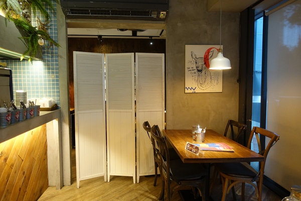 新竹東區竹科人及交大學生聚餐約會美式餐廳，LALA Kitchen新美式餐廳新竹科園店，餐點份量多楓糖鬆餅炸雞超好吃(含LALA Kitchen菜單) 