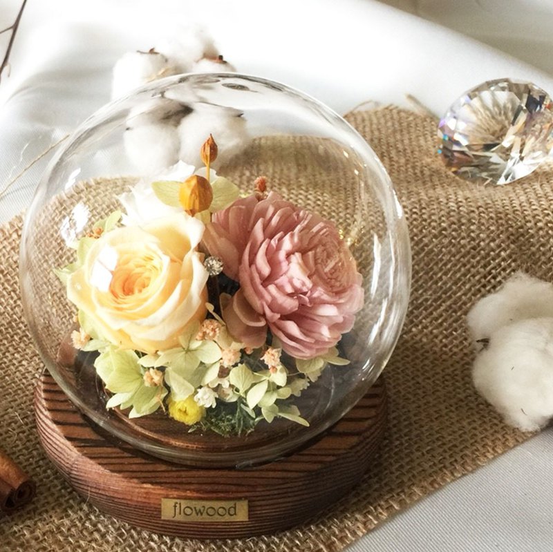 在繁忙的日子裡，適時放下一切擾人的事物 用一堂手作課的時間，享受心靈上片刻的寧靜 用一份手作的永生花禮，感受恆久遠的美麗回憶