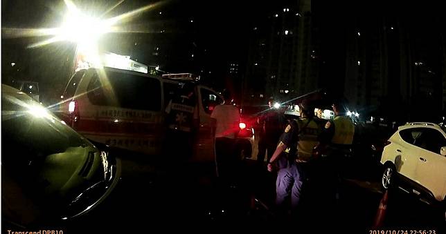 逛夜市「以為是朋友」喵一眼　慘遭8屁孩圍毆