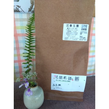 【傳承的使命感】 老茶廠，新經營，家傳三代已有六十年的茶園，來自宜蘭冬山鄉的農村鄉鎮，目前開放農莊作製茶導覽教學，讓消費者從產地了解茶葉生產與製程，除了農莊經營，也邁開腳步到小農市集展售，並與社區連結