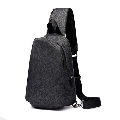 年輕時尚有品味防潑水 USB很方便設計立體感十足