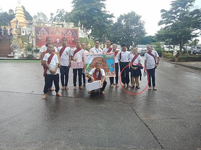 เผยแล้วข้อสงสัย ขาปริศนาโผล่หลังน้องมาร์ค ทีมหมู่ป่า