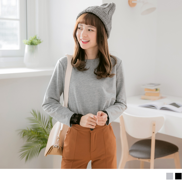 素色搭配袖口拼接的鏤空蕾絲，不經意的小巧思卻特別亮眼 下身無論是搭配褲子或裙子都能展露出浪漫女孩的風格~ ********************** 小提醒： 深色衣物建議單獨洗滌，以翻面手洗或放洗