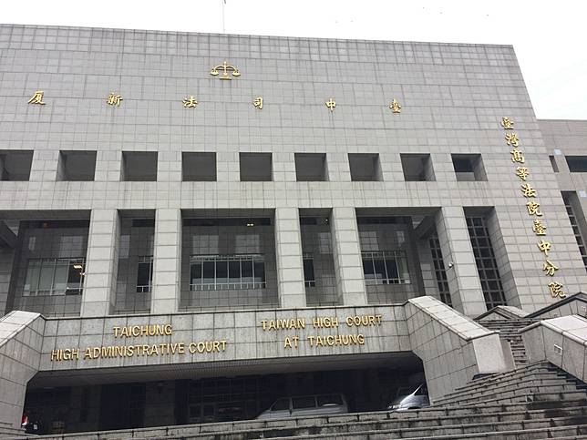 台南玉井一貫道真理前輩堂今晨火警釀7死3傷，其中台中高分院法警謝振益與妻女不幸葬身火窟。記者林佩均／攝影