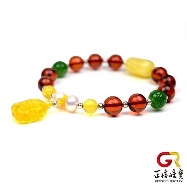 長時間沉積堆疊 琥珀配戴時間越長久將呈現更潤質地 琥珀為佛教七寶之一柔和均一色澤