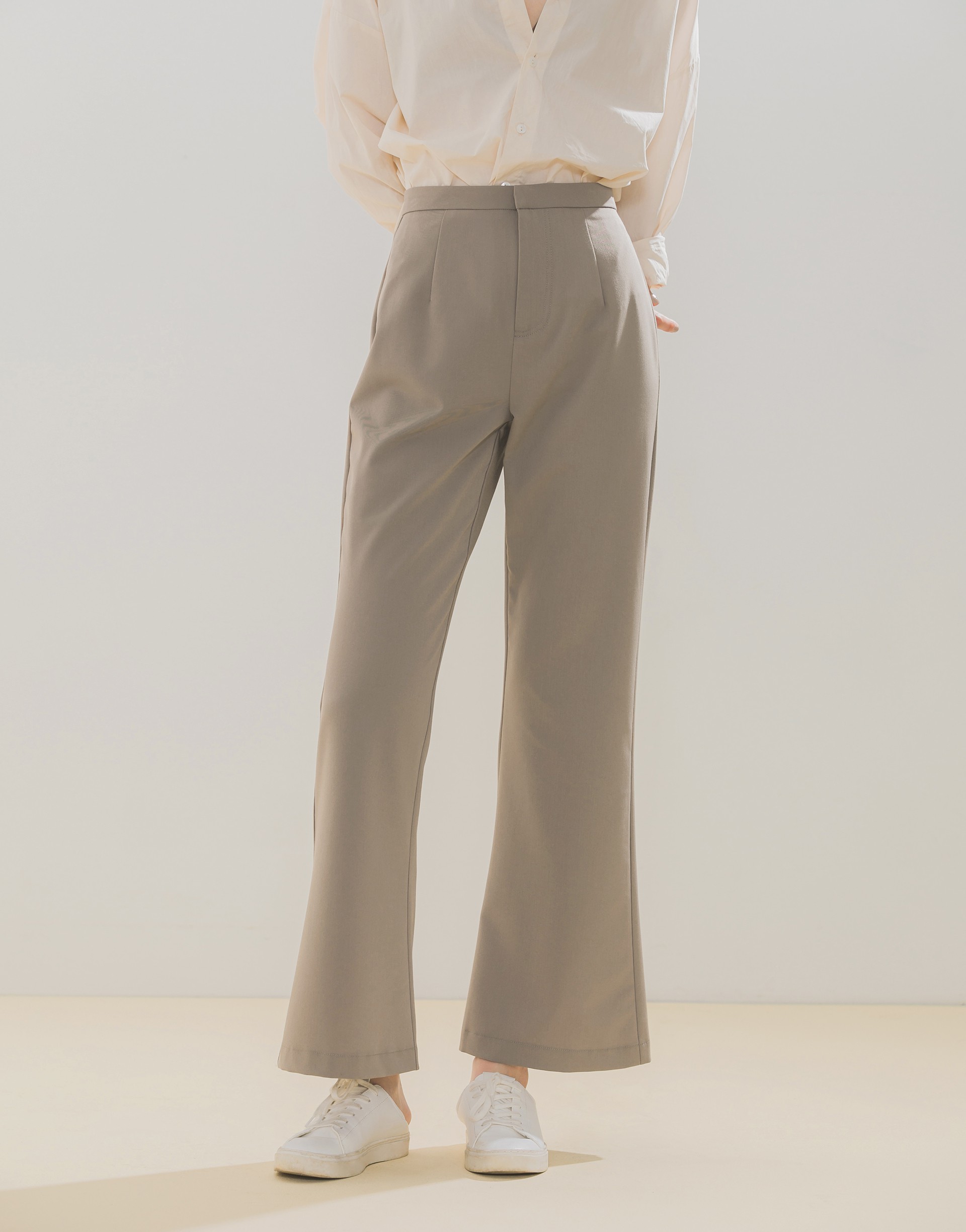 GENQUO+極簡質感微喇叭西裝褲-女