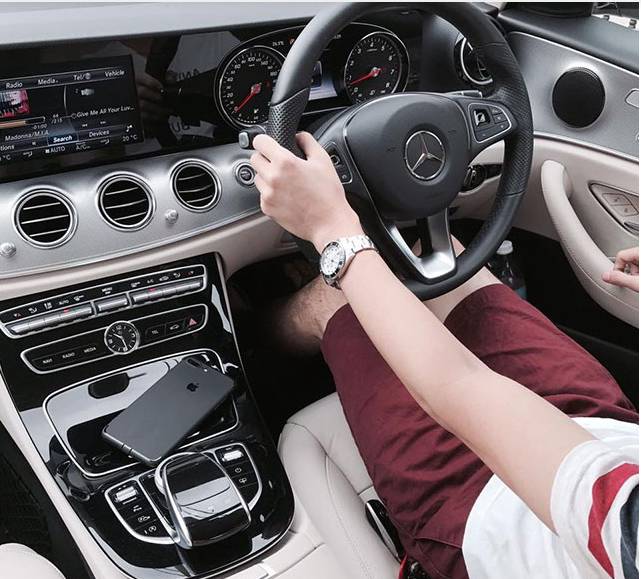 Duh! Pria Dicampakan karena Mobilnya Jelek, tapi Saat Bawa Mercedes, Si Cewek Malah Lakukan Hal Ini!