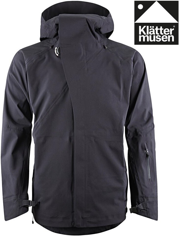 Brage 防水透氣保暖連帽外套 是能在惡劣天候下提供保護的雪地外套。 承襲過往Klattermusen重裝風格與專注細節的設計， 此件外套機能、舒適、安全、環保兼具 獲得北歐戶外用品聯盟SOA永續發
