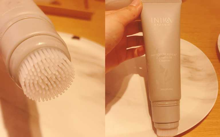 特別設計獨家超柔軟矽膠刷頭，輕柔按摩臉部可溫和溶解淡妝，洗淨肌膚表層雜質、環境毒素以及多餘角質，超級適合現在天天戴口罩使用！INIKA 山茶花活顏潔膚乳100ml/1690元(圖/黃筱婷攝影)