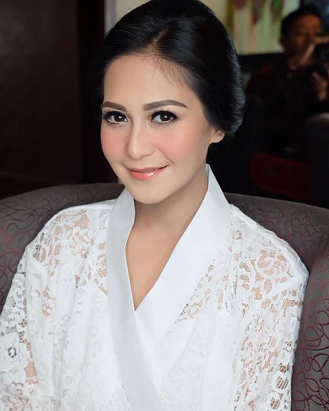 Cantik dengan Sanggul Tiru Gaya  Rambut  7 Seleb Ini untuk  