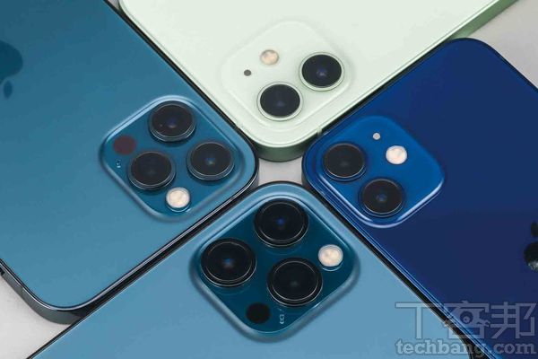 iPhone 12與iPhone 12 mini為相同相機規格，iPhone 12 Pro則再多了顆2倍望遠鏡，至於iPhone 12 Pro Max雖也是三鏡頭，但廣角鏡及望遠鏡的規格不同。