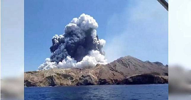 科學家7年前警告別去懷特島　專家：24小時內一半機率再噴發